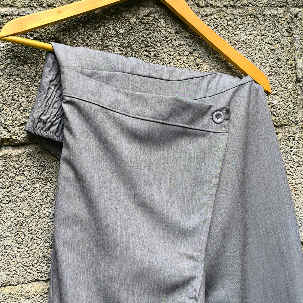 Ολόσωμη φόρμα στράπλες, με ελαστικό ύφασμα στο πίσω μέρος