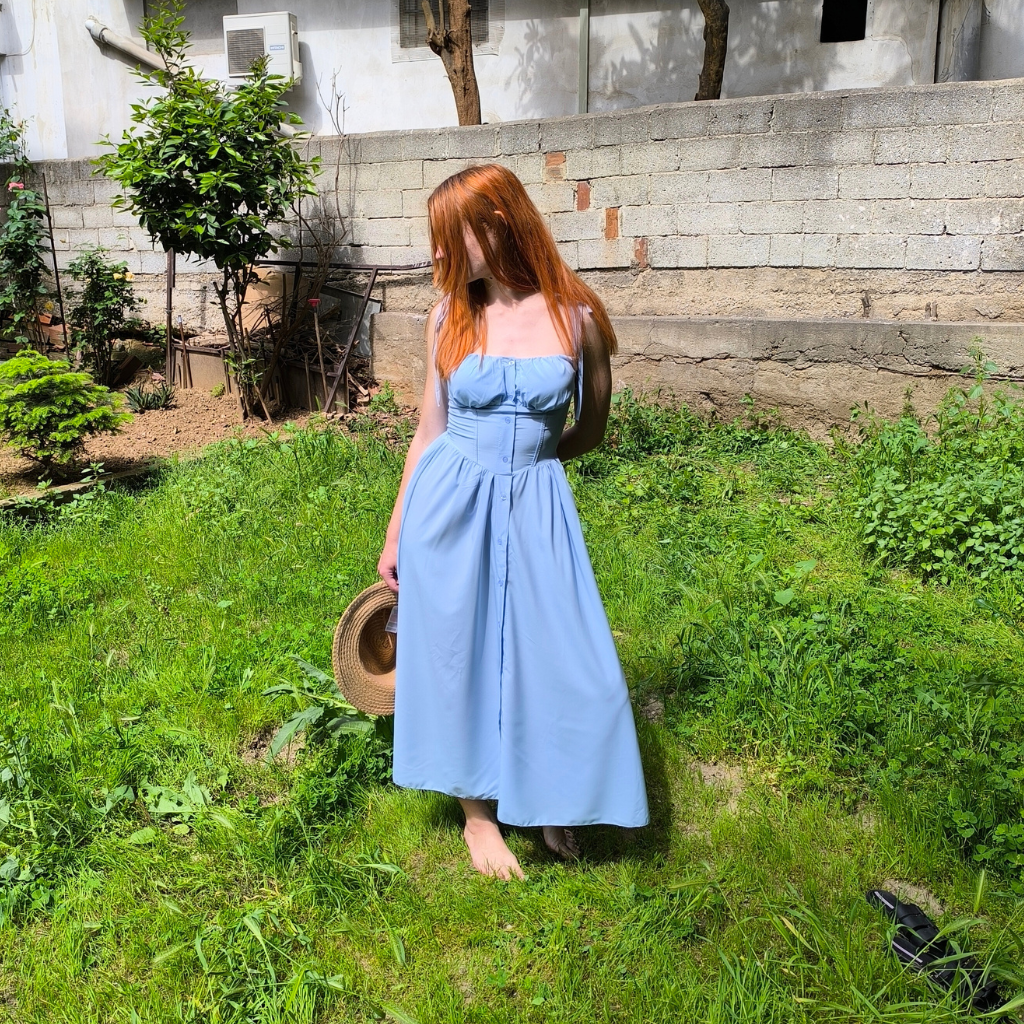 Φόρεμα με δετές τιράντες και κουμπιά