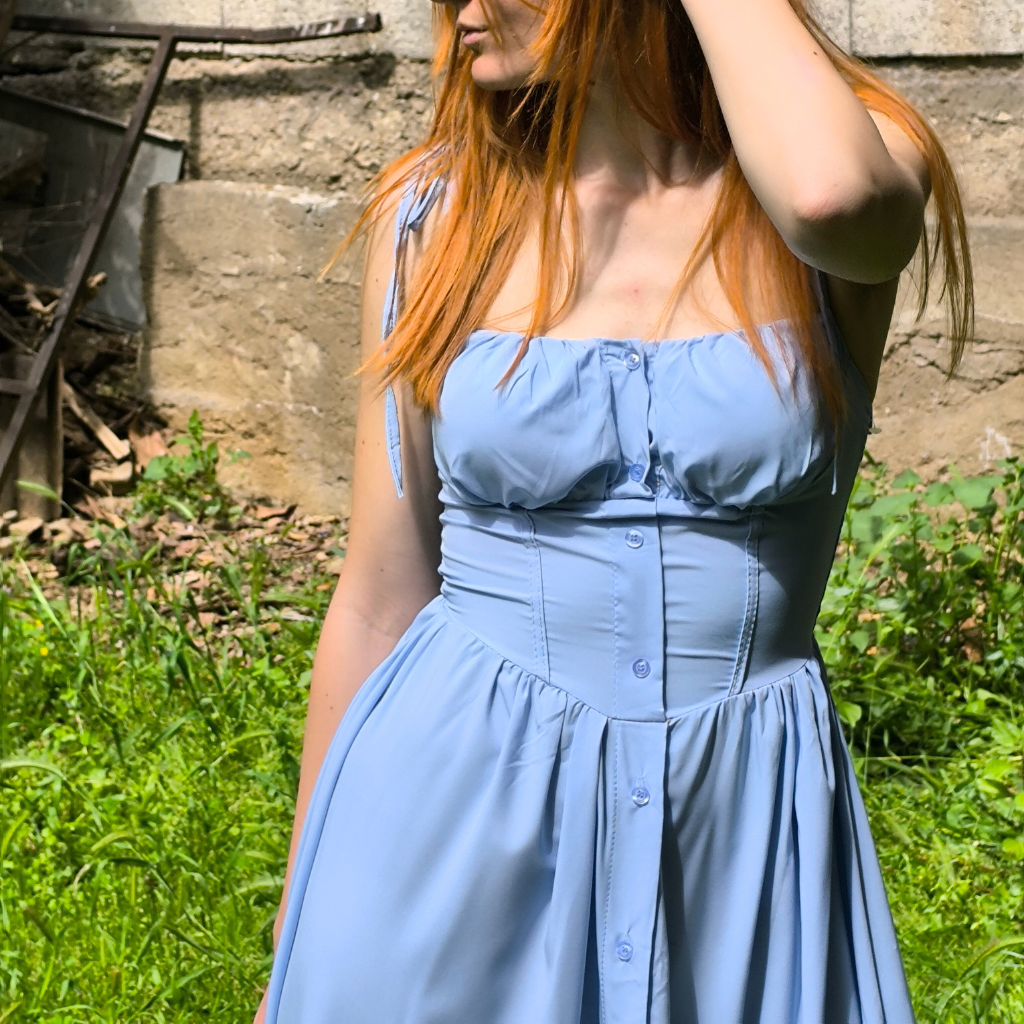 Φόρεμα με δετές τιράντες και κουμπιά