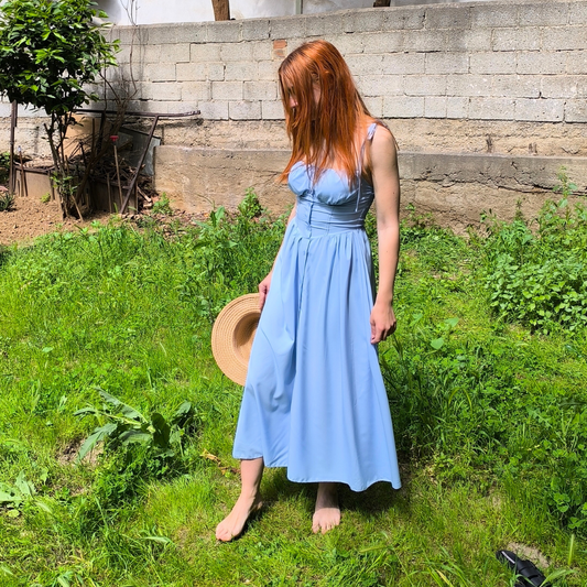 Φόρεμα με δετές τιράντες και κουμπιά