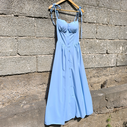 Φόρεμα με δετές τιράντες και κουμπιά