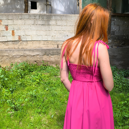 Φόρεμα με δετές τιράντες και κουμπιά