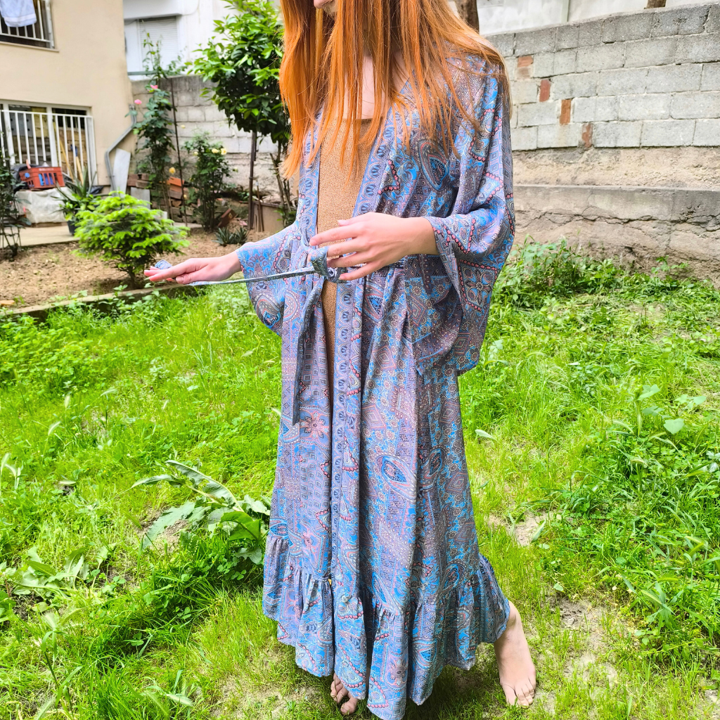 Κιμονό με ζώνη