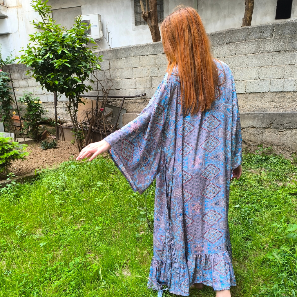 Κιμονό με ζώνη