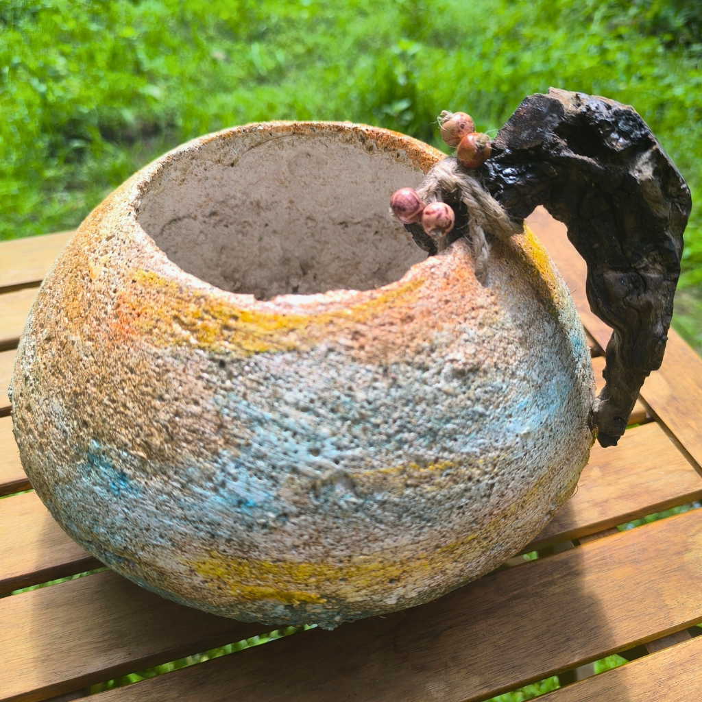 Κεραμικό μπωλ με ξύλινα στοιχεία