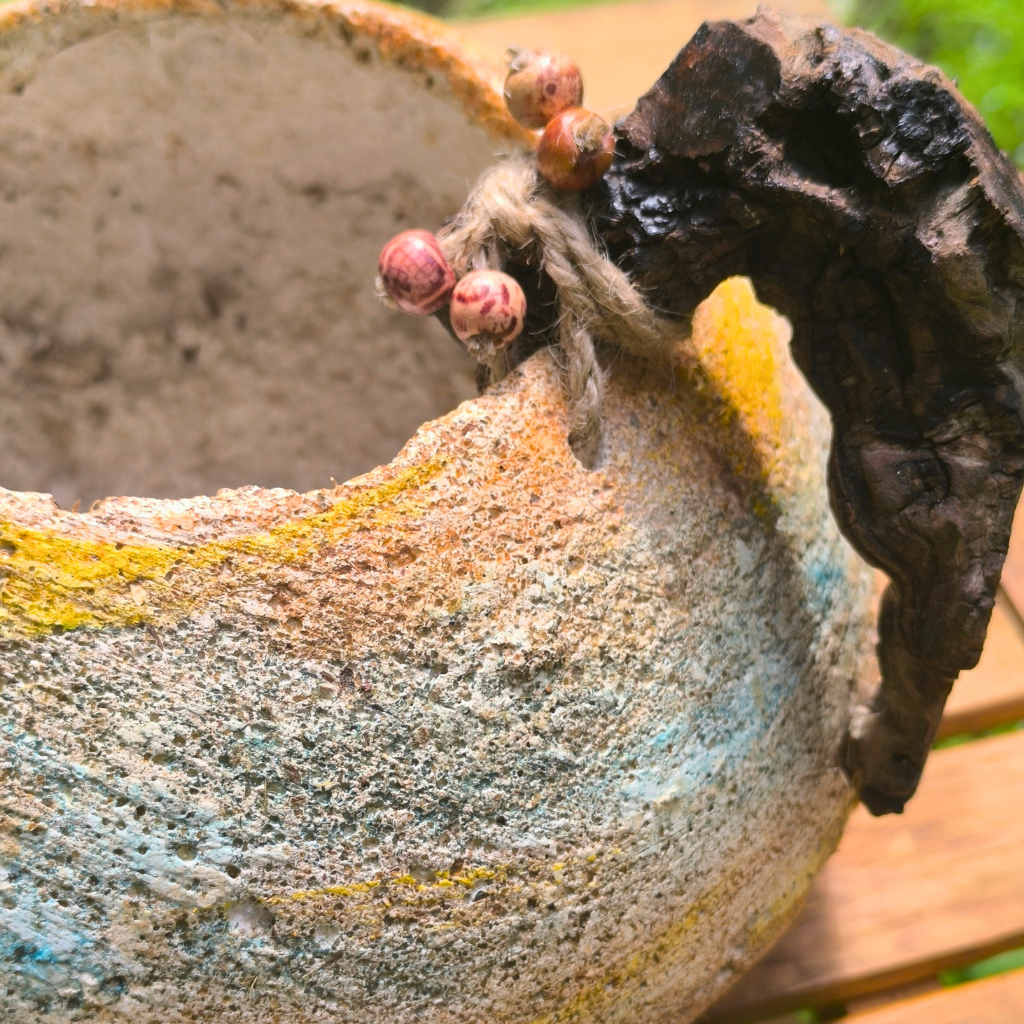 Κεραμικό μπωλ με ξύλινα στοιχεία